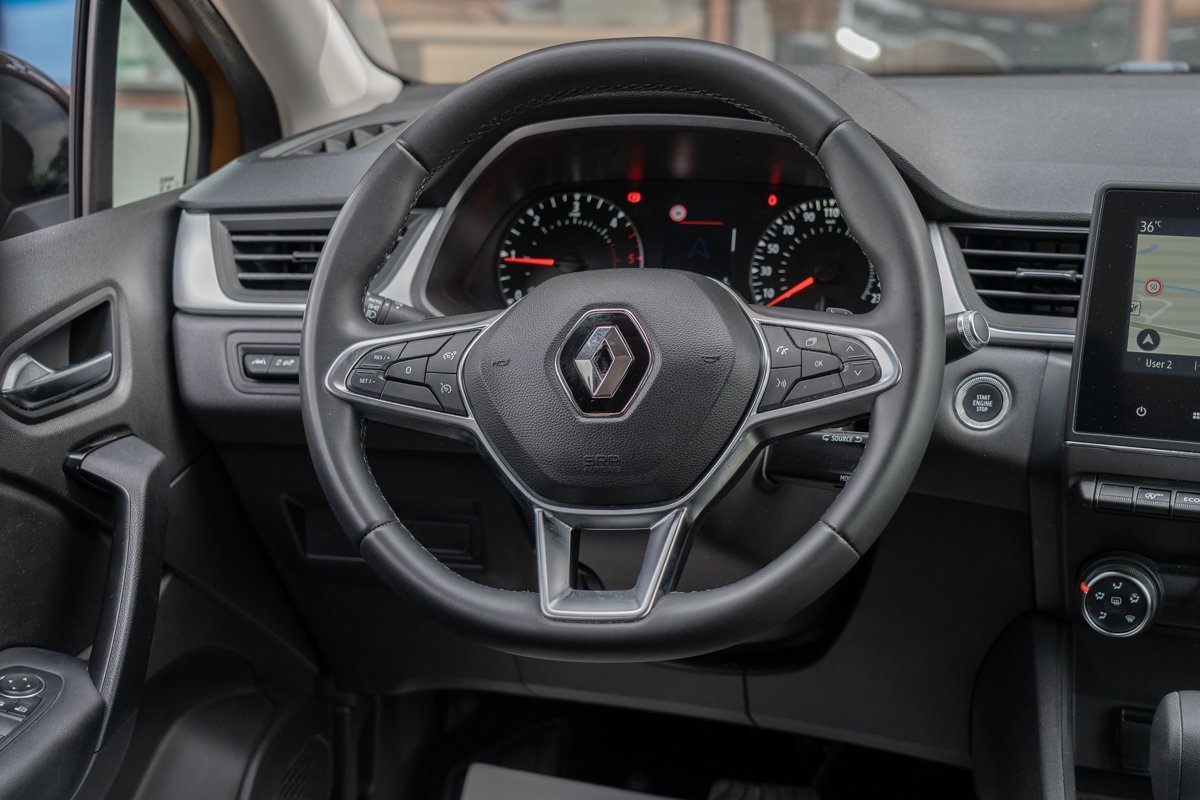 Automobil