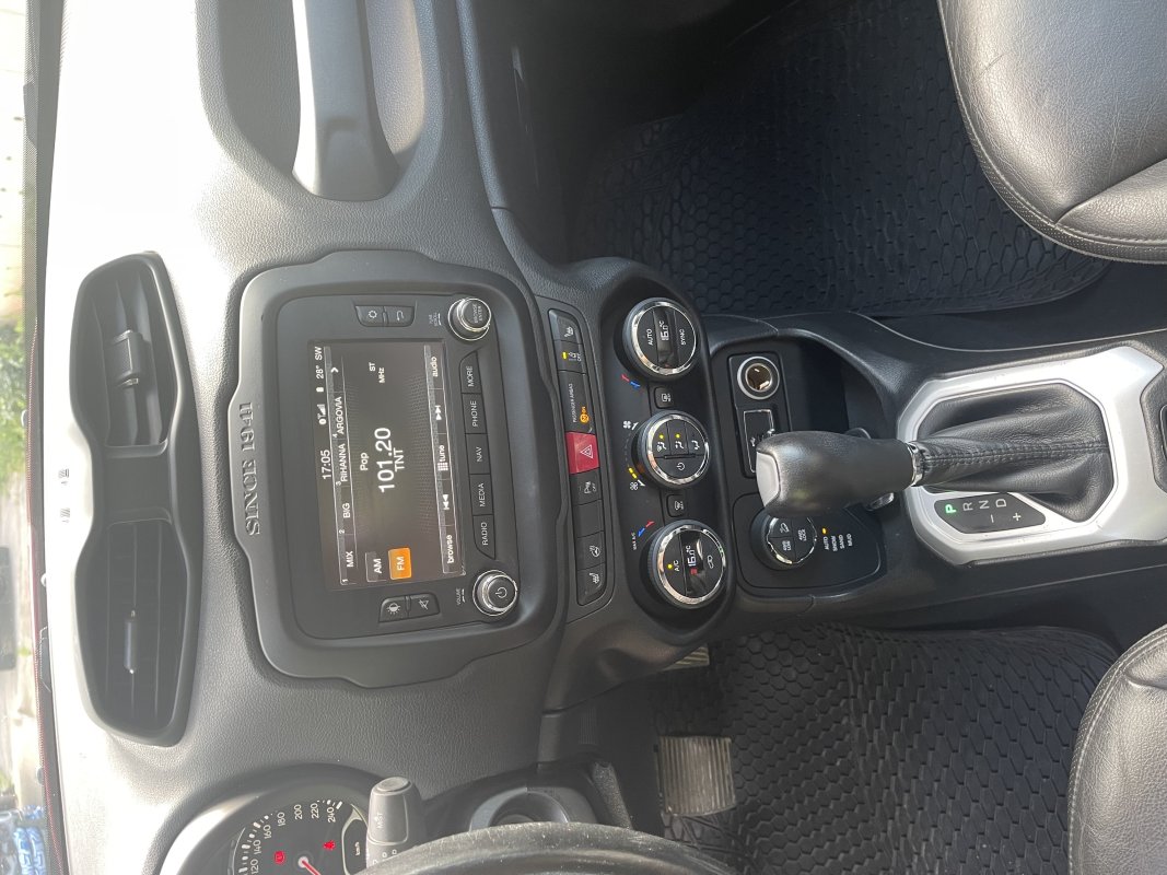 Automobil