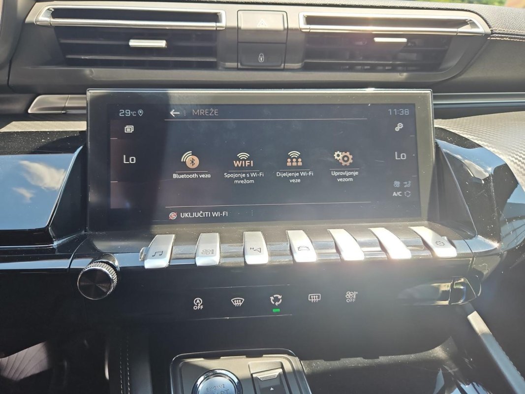 Automobil