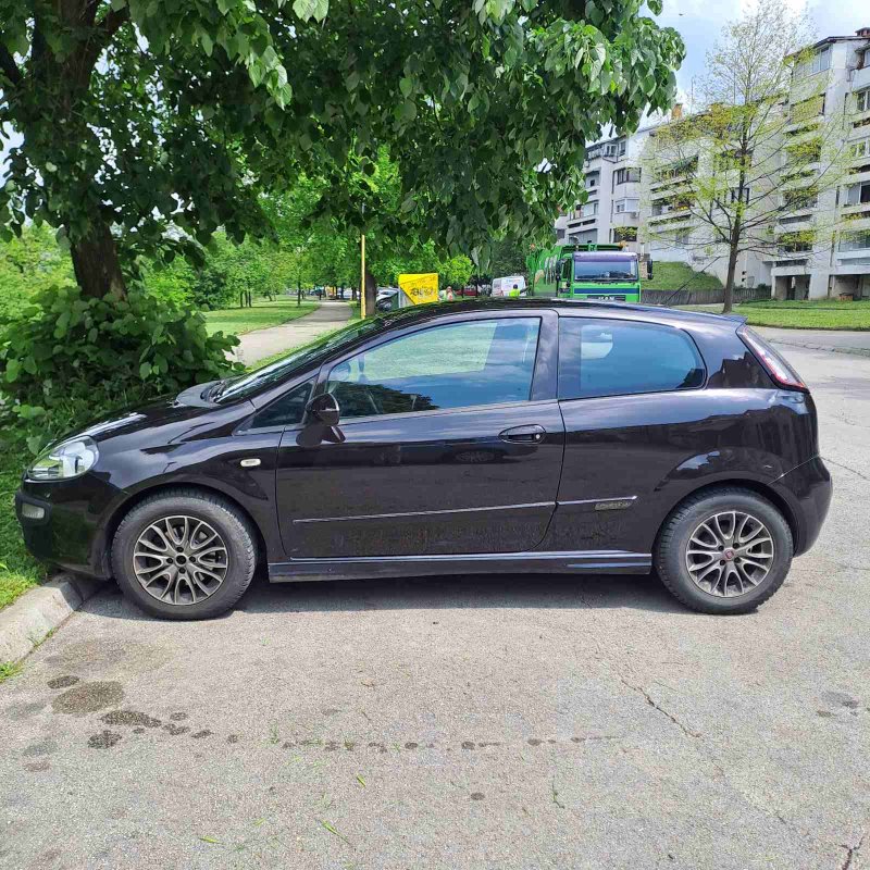Automobil