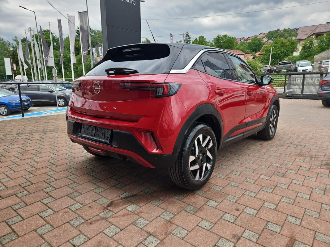 Automobil