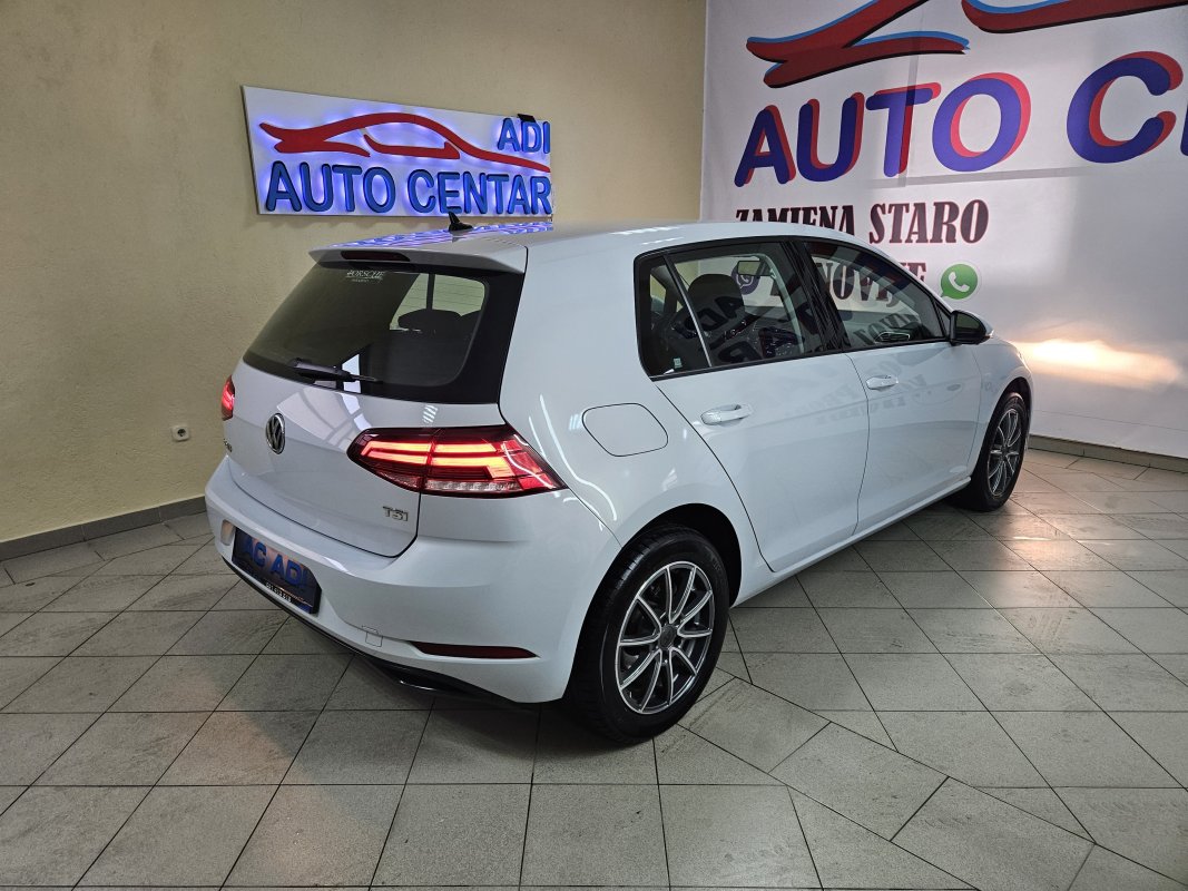 Automobil