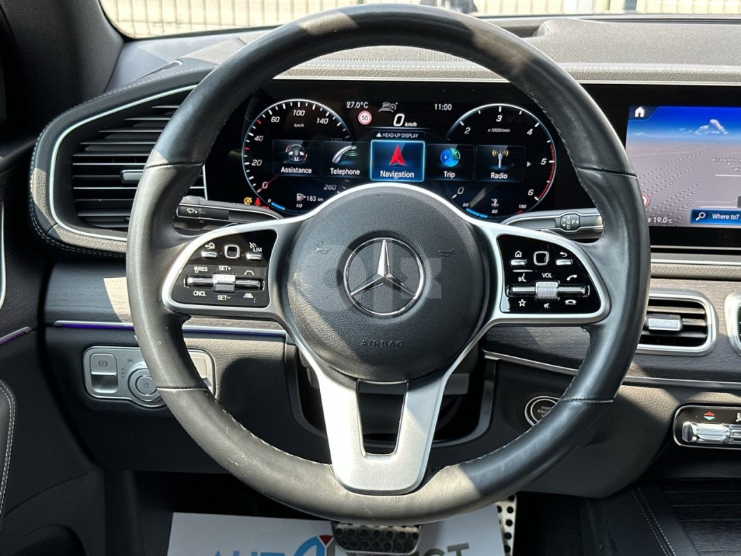 Automobil