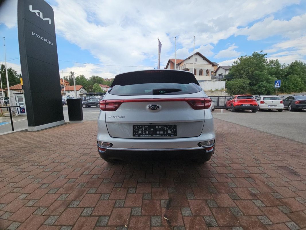 Automobil