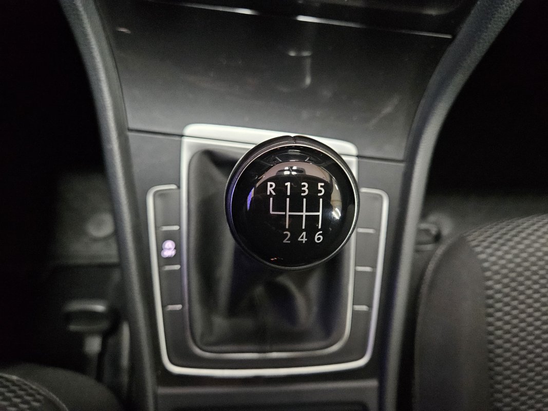 Automobil