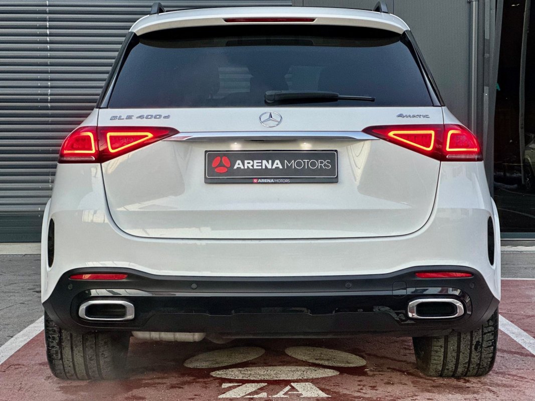 Automobil