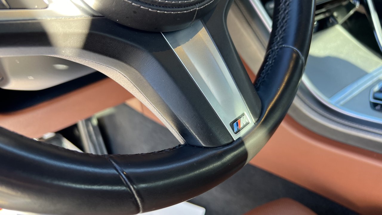 Automobil