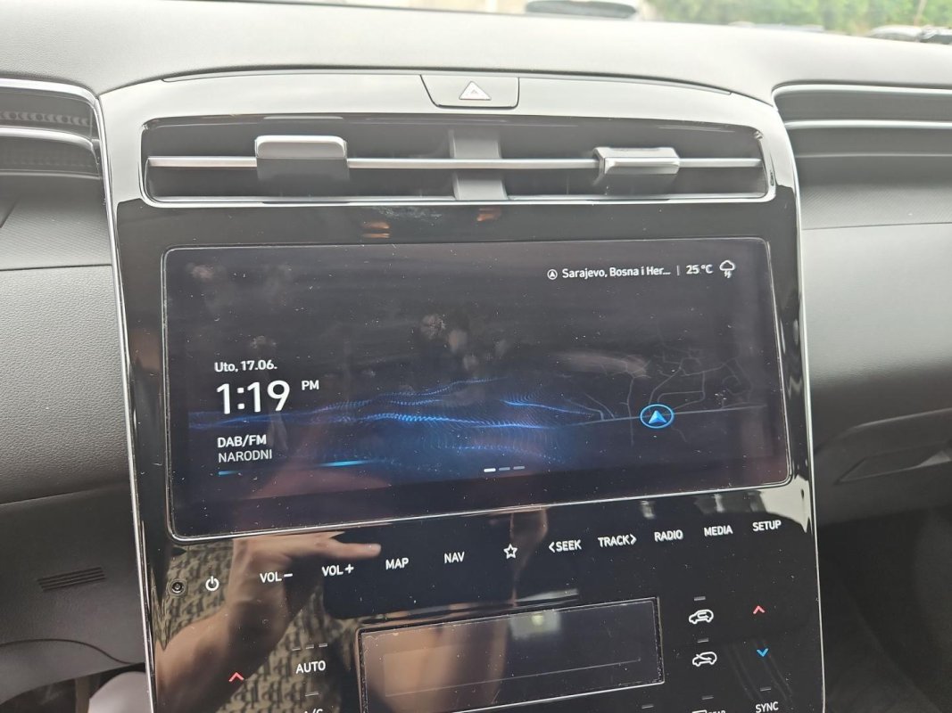 Automobil