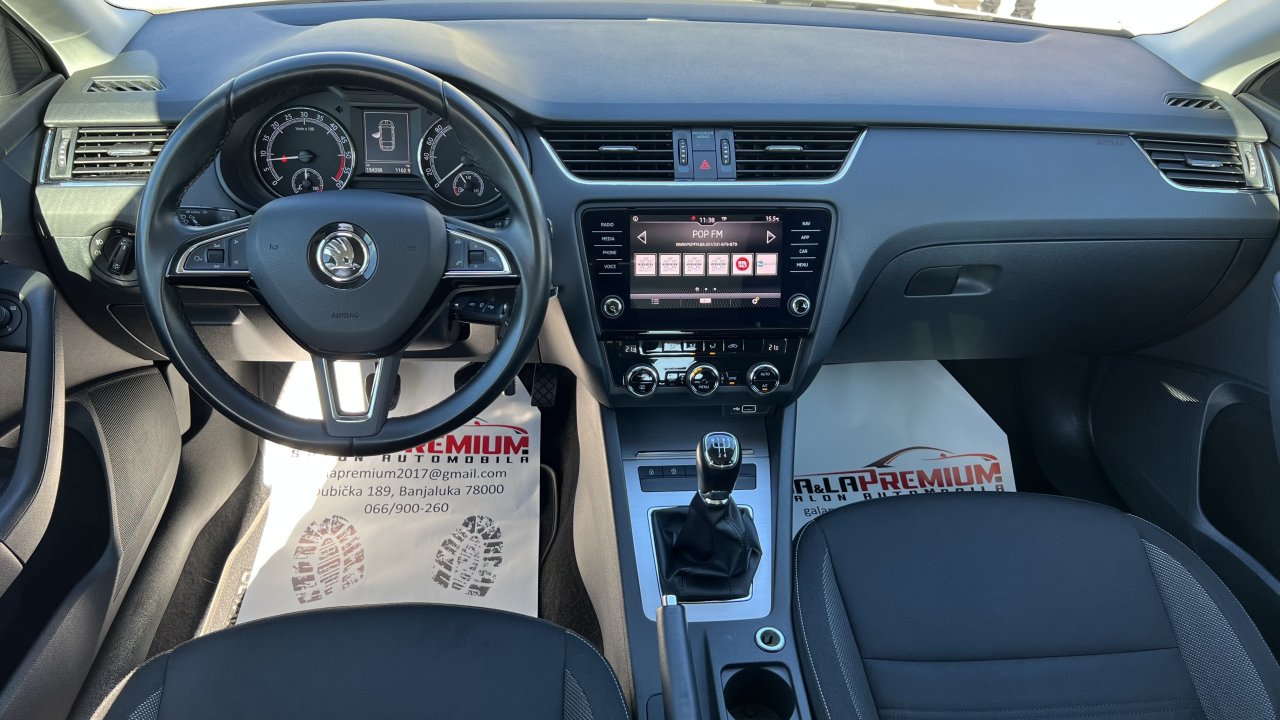 Automobil