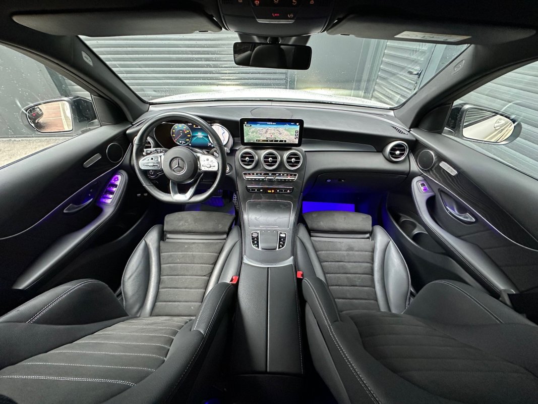 Automobil