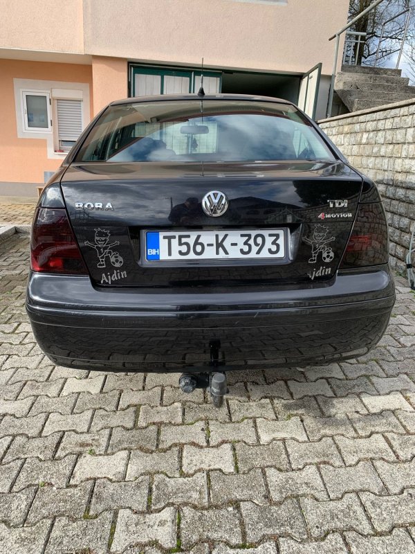 Automobil