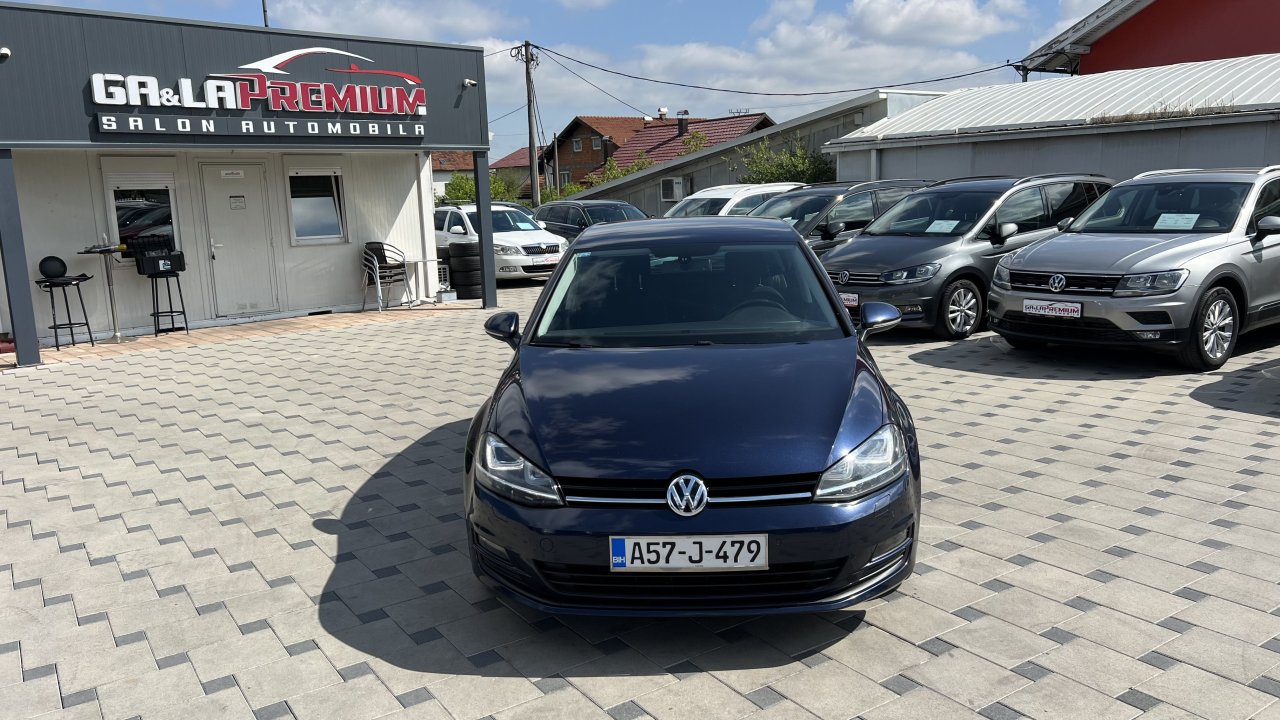 Automobil
