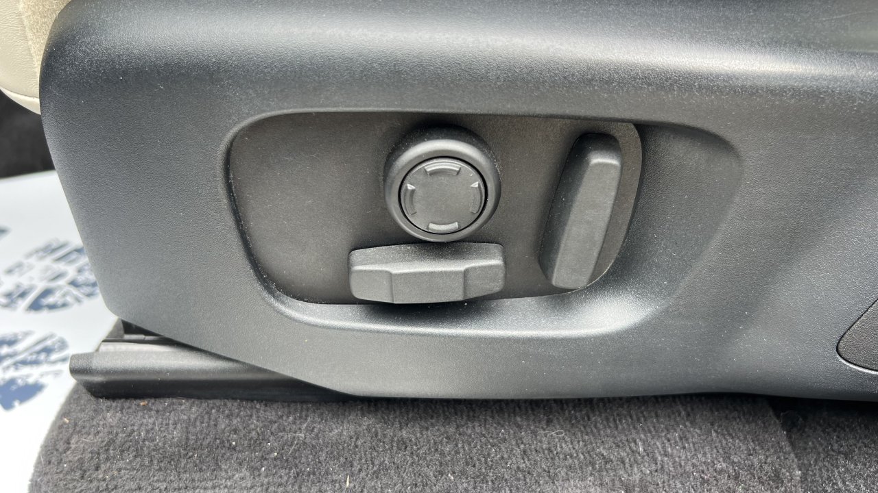 Automobil