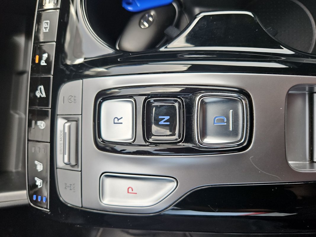 Automobil