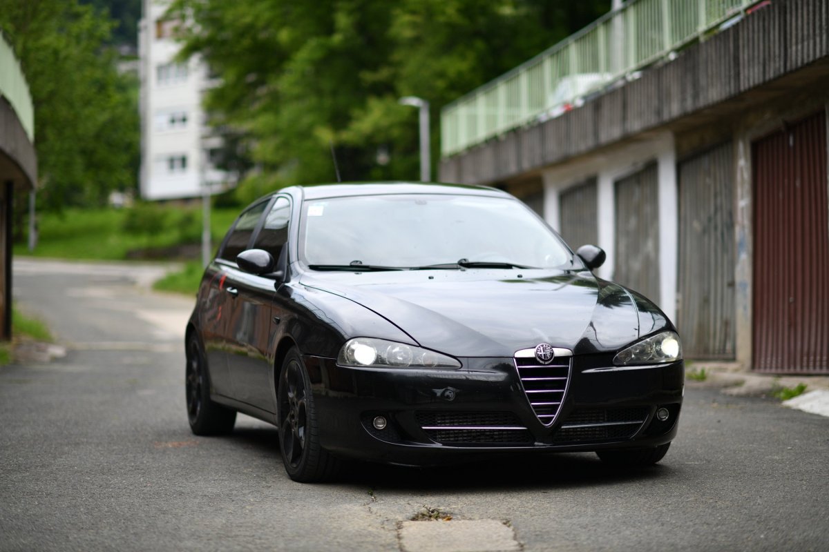 Automobil