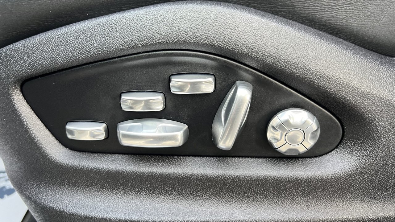 Automobil