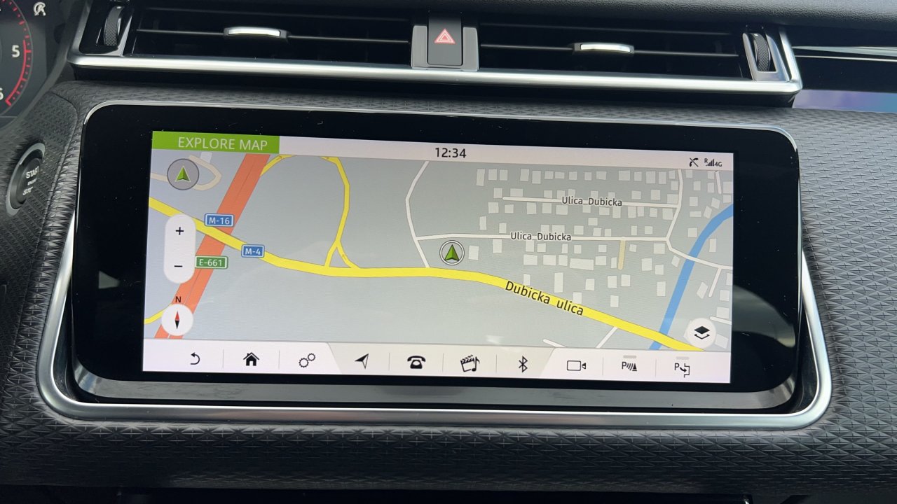Automobil