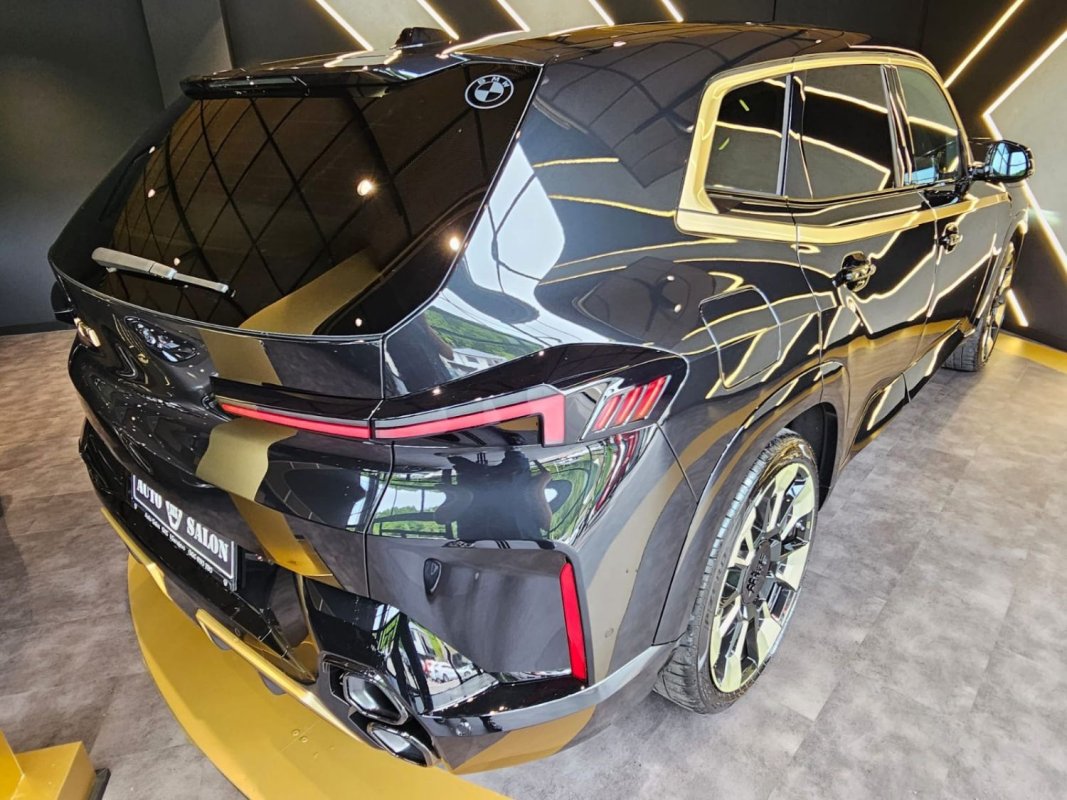 Automobil