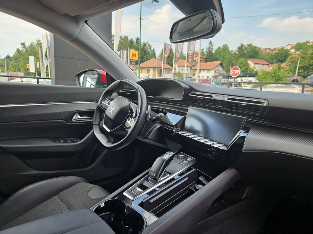 Automobil