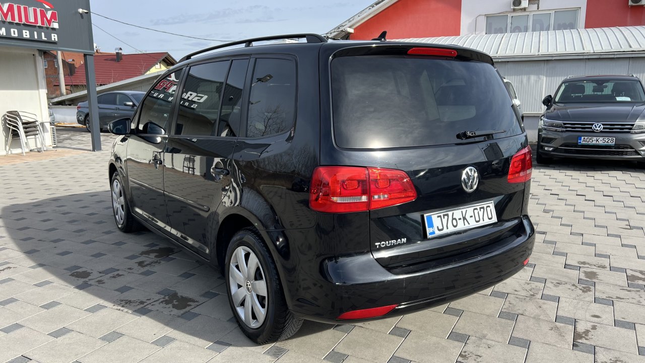 Automobil
