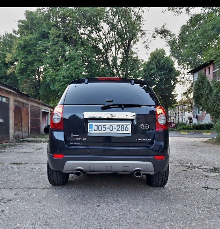 Automobil