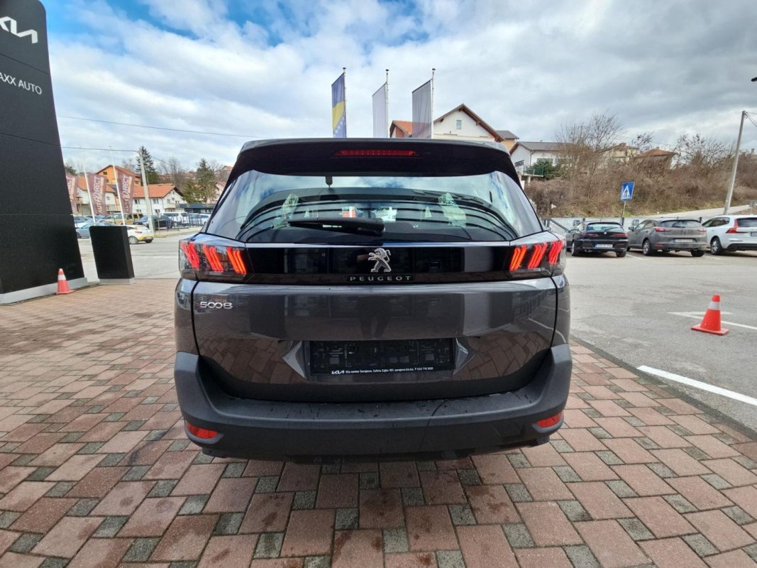 Automobil