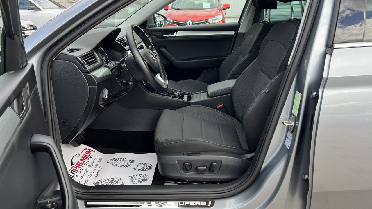 Automobil