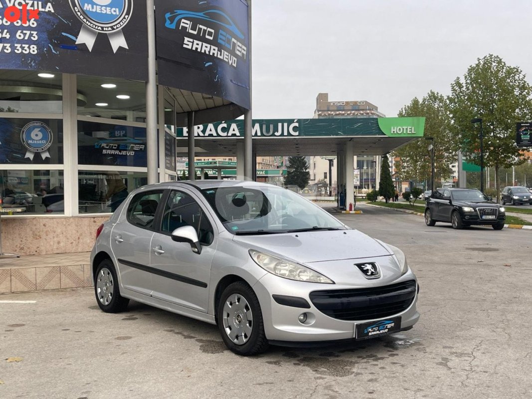 Automobil