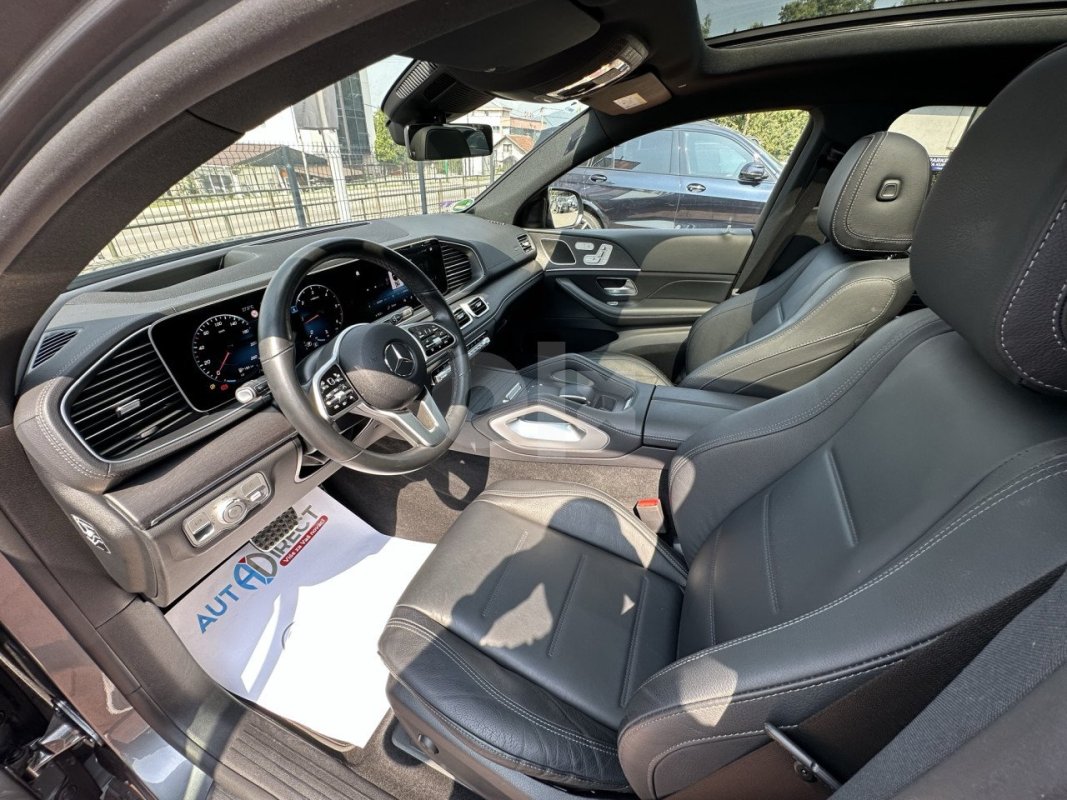 Automobil