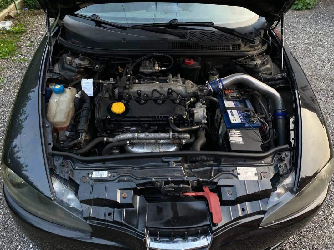 Automobil