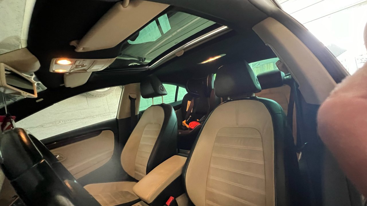 Automobil