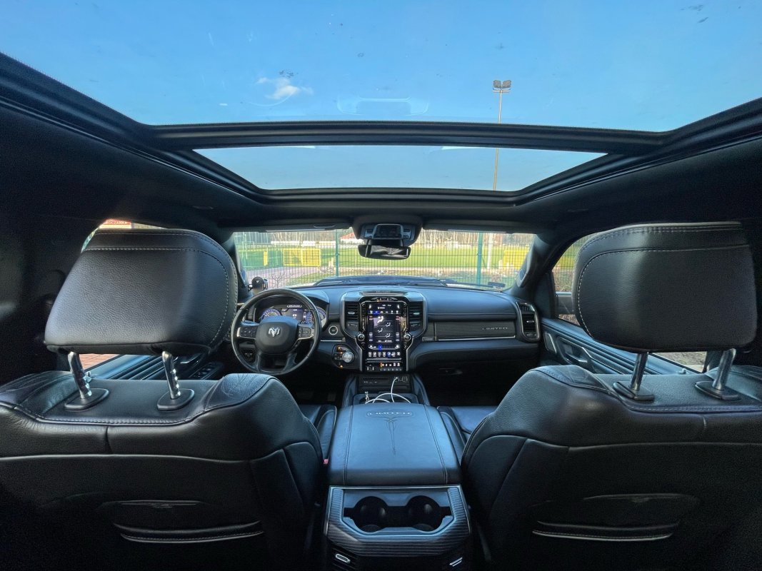Automobil