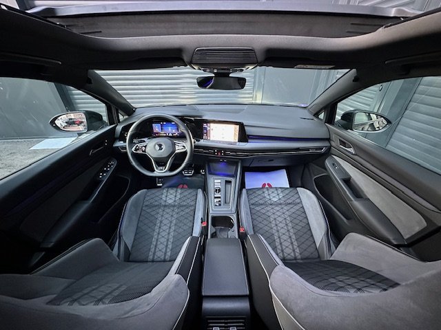 Automobil