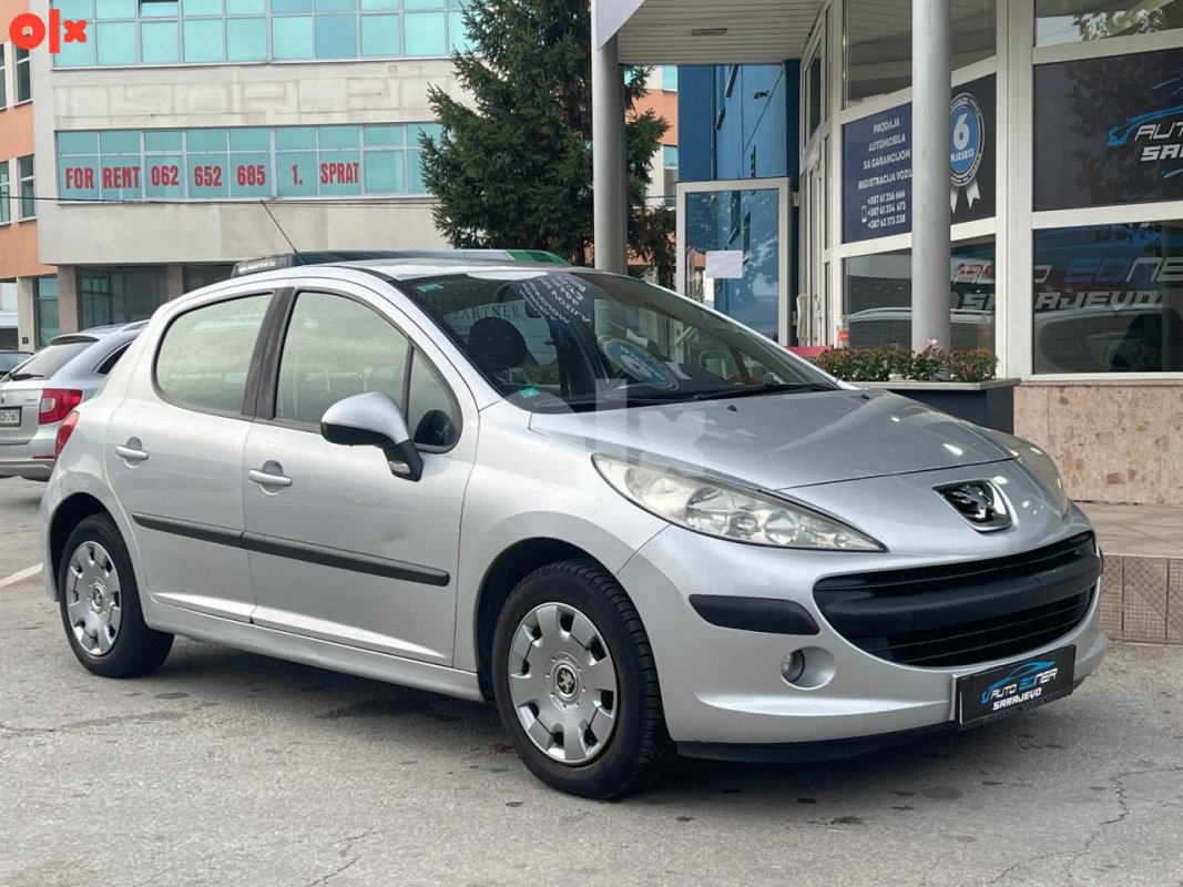 Automobil