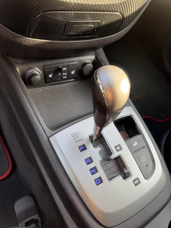 Automobil