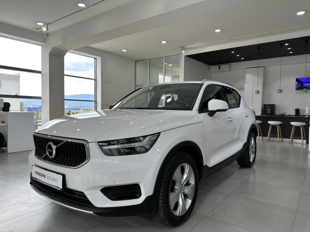 Automobil