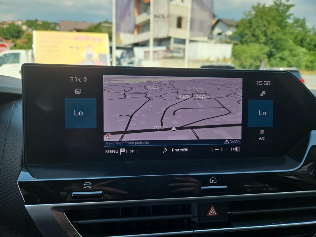 Automobil