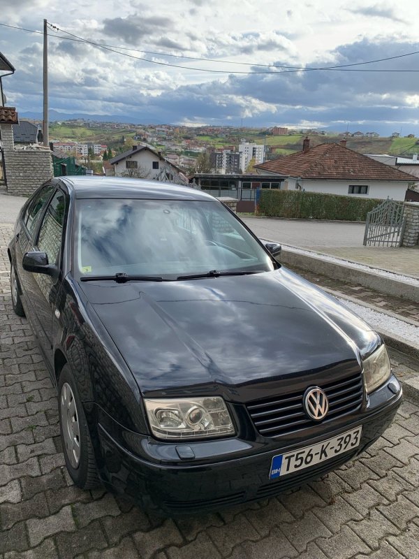 Automobil