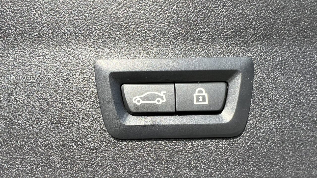 Automobil