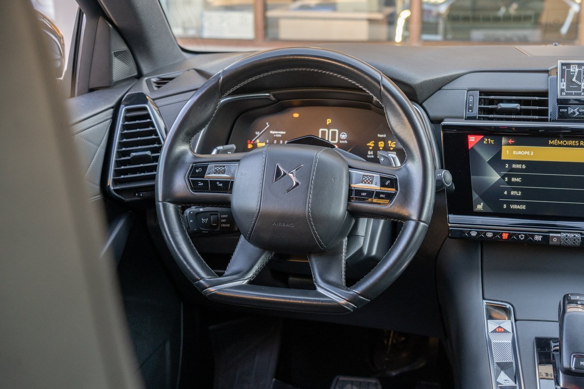 Automobil