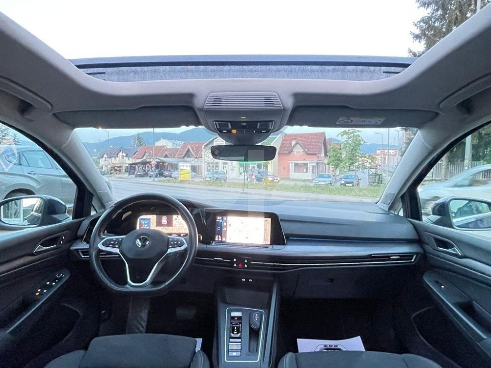 Automobil