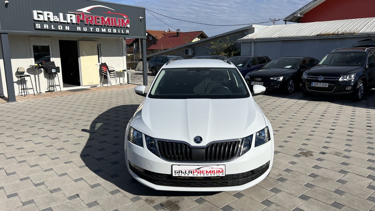 Automobil