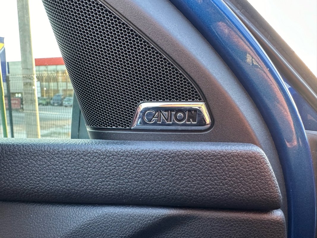 Automobil