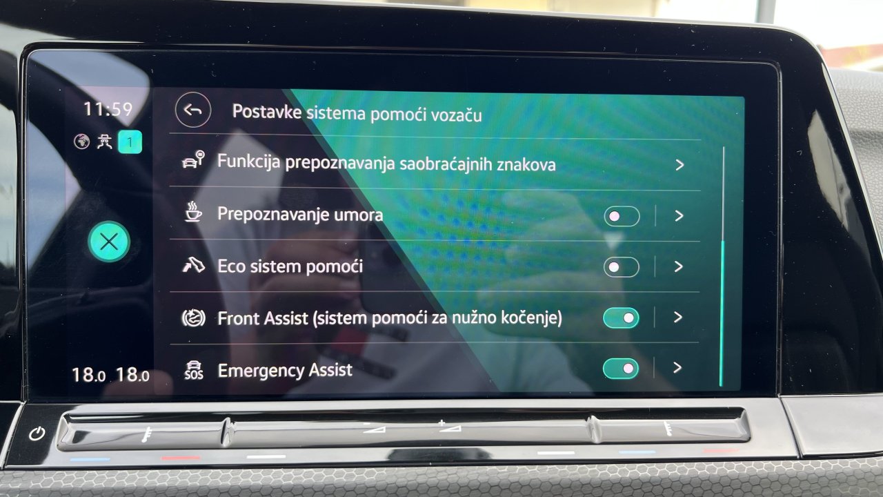 Automobil