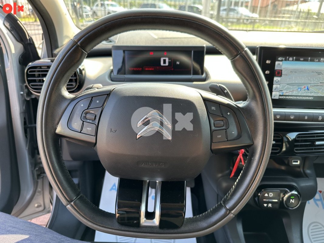 Automobil