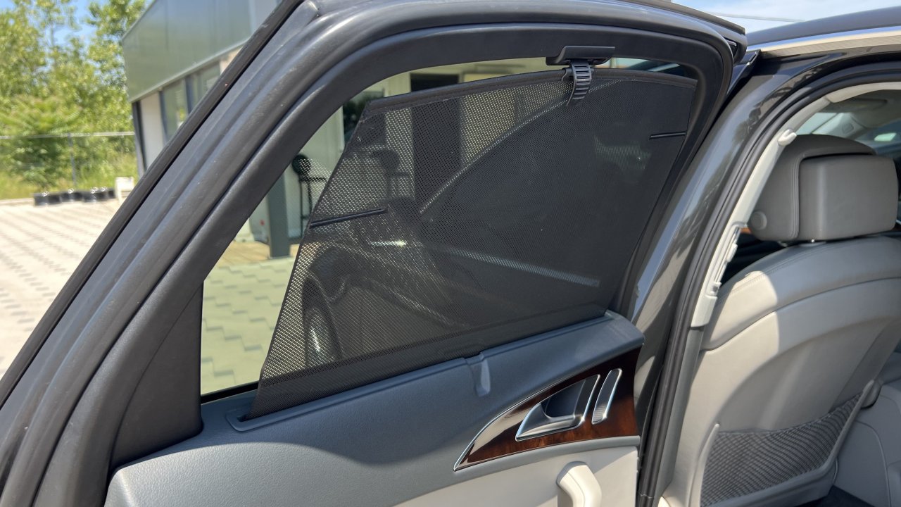 Automobil