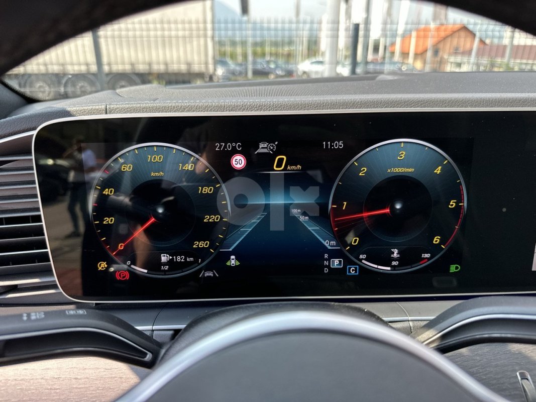 Automobil