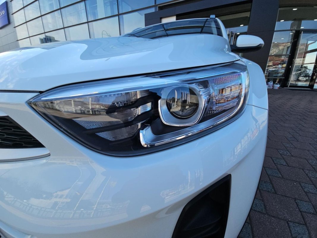 Automobil