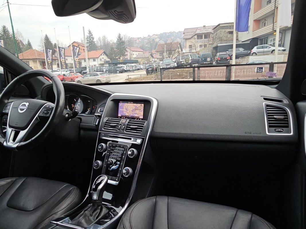 Automobil