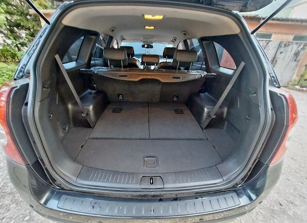 Automobil